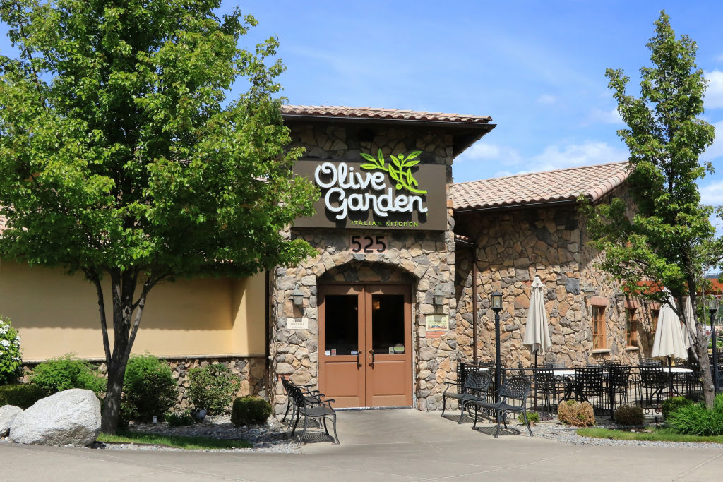 Exterior of an Olive Garden restaurant